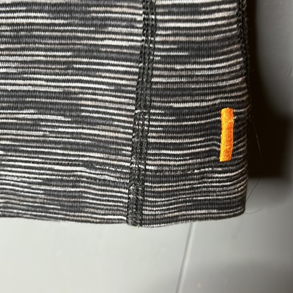 LUCY Capri legging size small - Picture 4 of 7